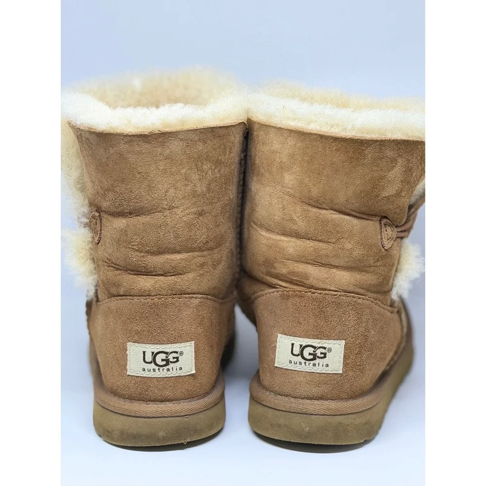UGG Bailey Button Boots Chestnut Suede Shearling Winter Girls Shoes‎ Size 4 Kids